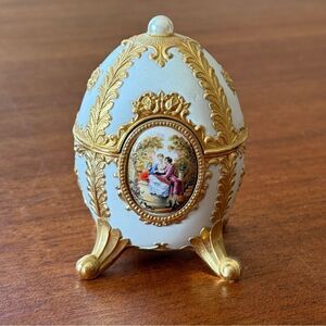 Vintage Rare Westland Co. White and Gold Decorative Egg Trinket Music Box